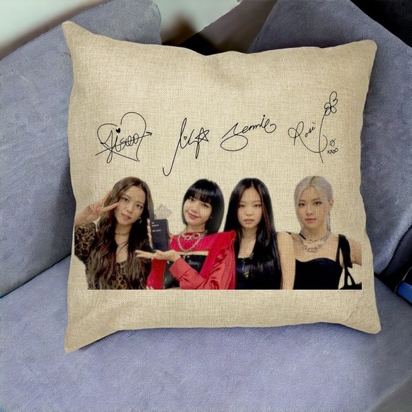 Perna Decorativa Patrata Blackpink K-POP semnaturi, 40x40 cm, Husa Detasabila, Burduf 22 BSC0145 PhotoRoom 2