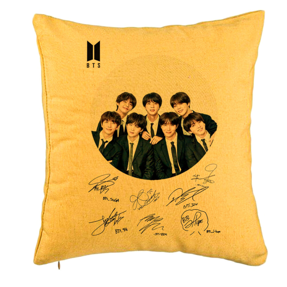 Perna Decorativa BTS Army in Costum cu Semnaturi, 40x40 cm, Galben, Husa Detasabila, Burduf 5 Perna Decorativa BTS Army in Costum cu Semnaturi
