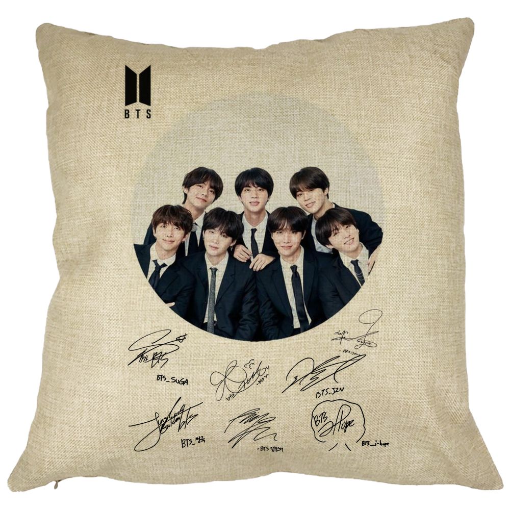 Perna Decorativa BTS Army in Costum cu Semnaturi, 40x40 cm, Husa Detasabila, Burduf 11 Perna Decorativa BTS Army in Costum cu Semnaturi