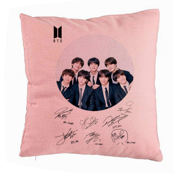 Perna Decorativa BTS Army in Costum cu Semnaturi, 40x40 cm, Roz, Husa Detasabila, Burduf 5 Perna Decorativa BTS Army in Costum cu Semnaturi