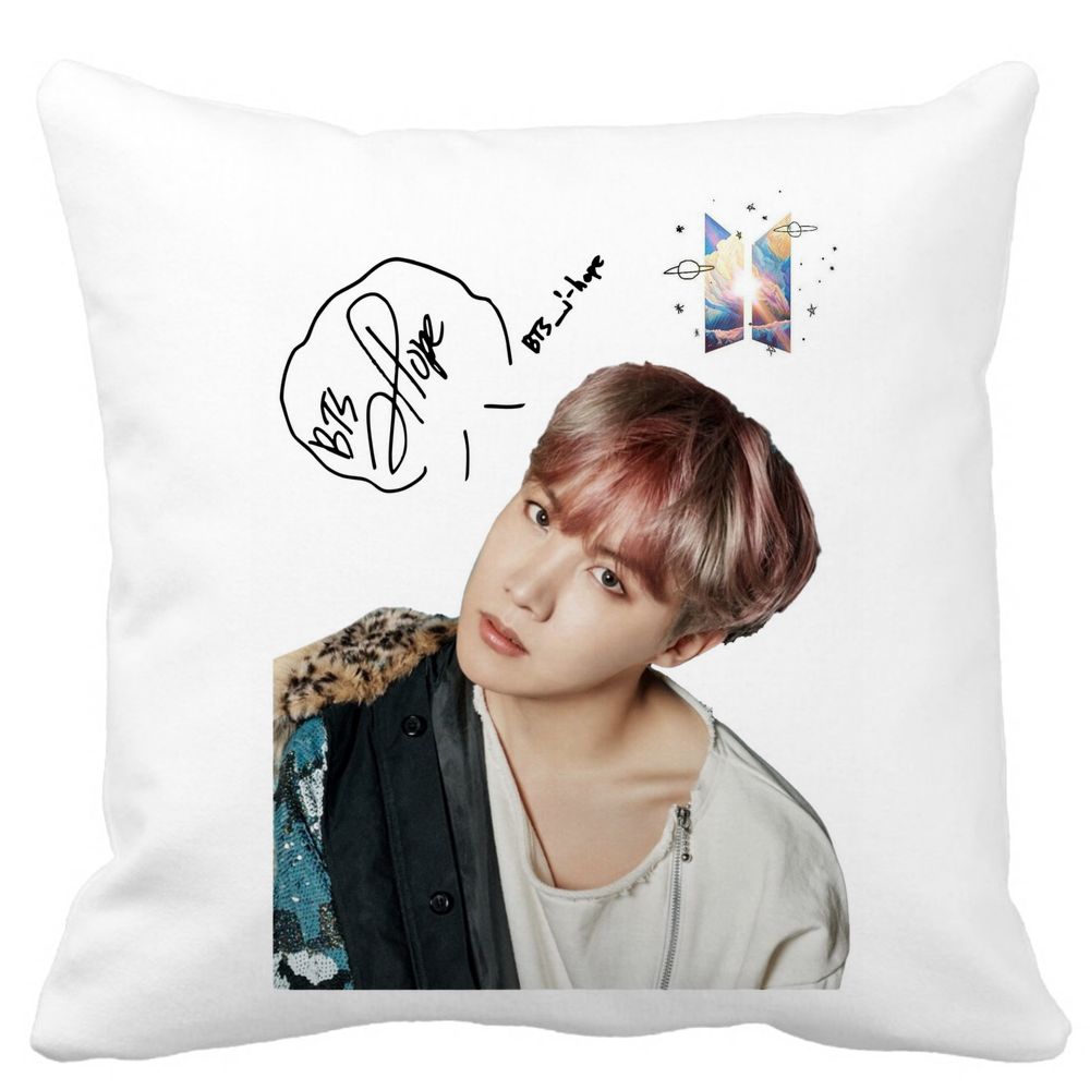 Perna Decorativa BTS J-hope, 40x40 cm, Alba, Mata, Husa Detasabila, Burduf 3 Perna Decorativa BTS J-hope