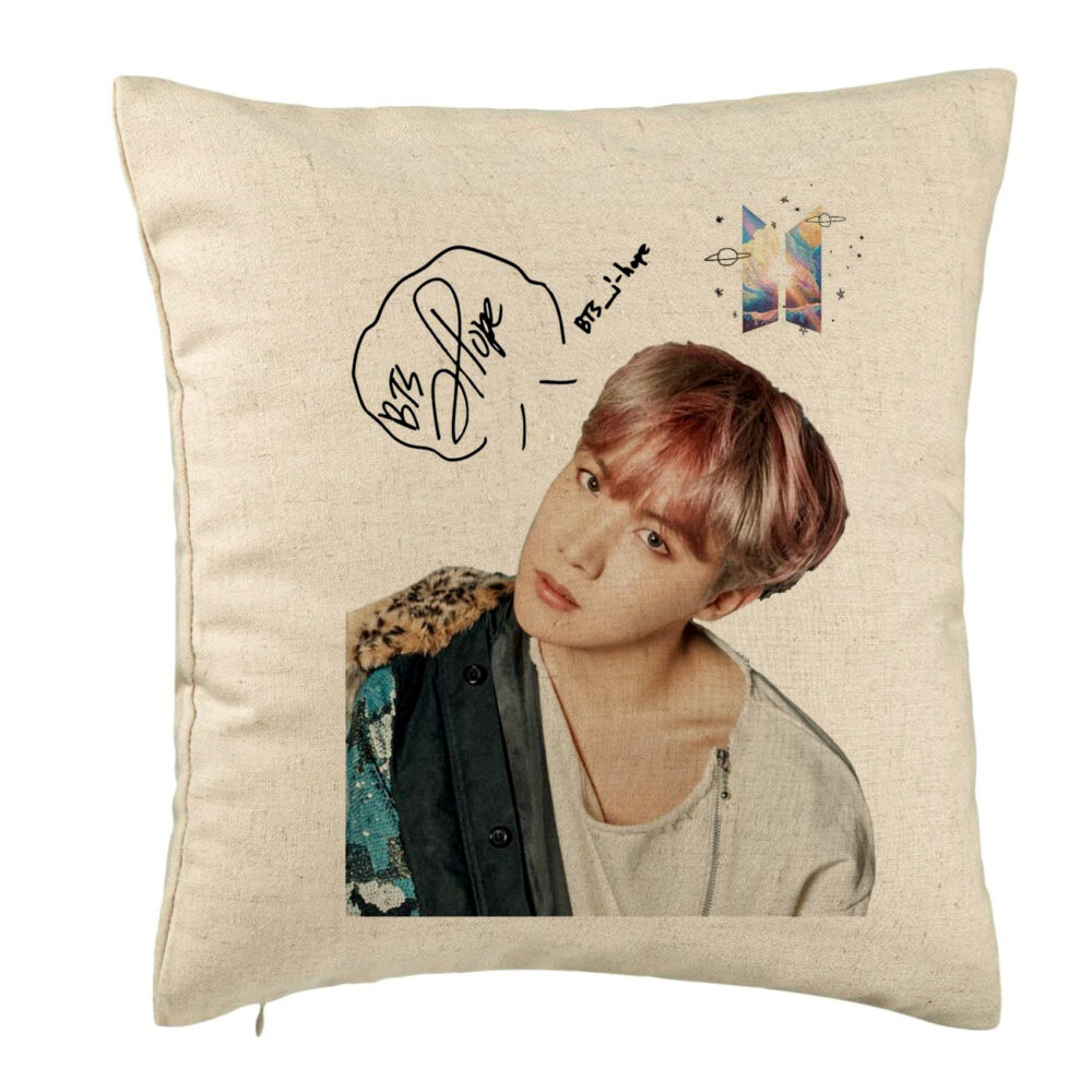 Perna Decorativa BTS J-hope, 40x40 cm, Bej, Husa Detasabila, Burduf 5 Perna Decorativa BTS J-hope