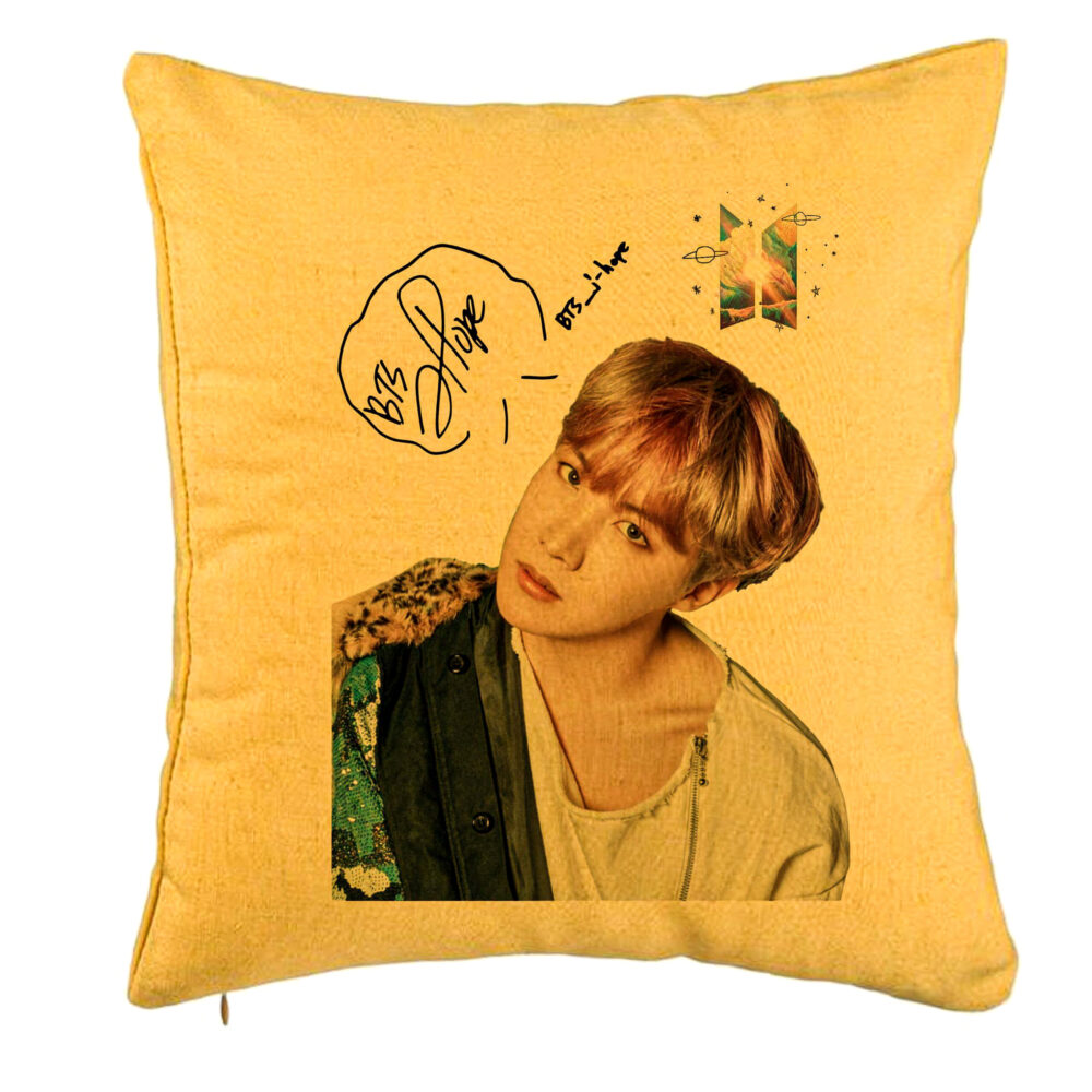 Perna Decorativa BTS J-hope, 40x40 cm, Galben, Husa Detasabila, Burduf 5 Perna Decorativa BTS J-hope
