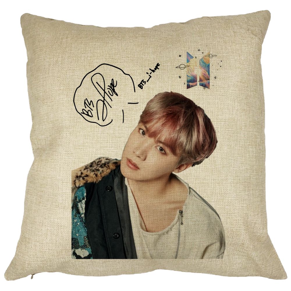 Perna Decorativa BTS J-hope, 40x40 cm, Husa Detasabila, Burduf 11 Perna Decorativa BTS J-hope