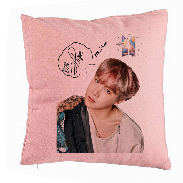 Perna Decorativa BTS J-hope, 40x40 cm, Roz, Husa Detasabila, Burduf 5 Perna Decorativa BTS J-hope