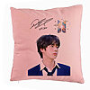 Perna Decorativa BTS Jin 3, 40x40 cm, Roz, Husa Detasabila, Burduf 7 Perna Decorativa BTS Jin 3
