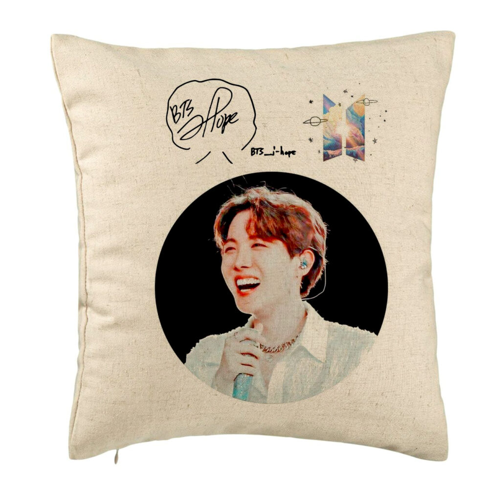 Perna Decorativa BTS Jin, 40x40 cm, Bej, Husa Detasabila, Burduf 5 Perna Decorativa BTS Jin