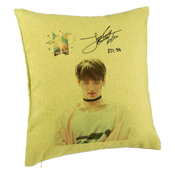 Perna Decorativa BTS Jungkook 2, 40x40 cm, Verde, Husa Detasabila, Burduf 5 Perna Decorativa BTS Jungkook 2