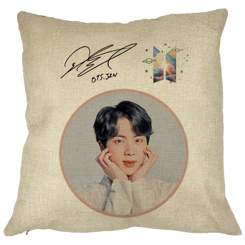 Perna Decorativa BTS Suga, 40x40 cm, Husa Detasabila, Burduf 11 Perna Decorativa BTS Suga