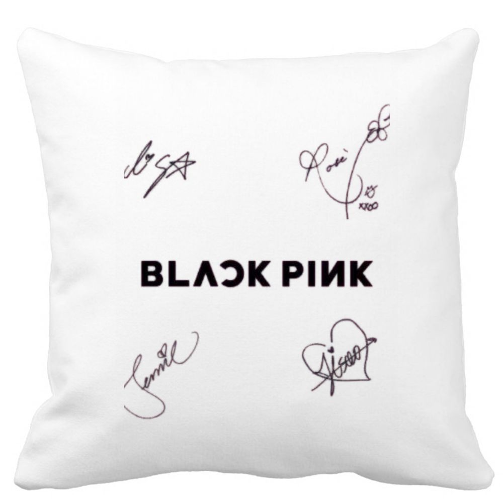 Perna Decorativa BlackPink cu Semnaturi, Model 2, 40x40 cm, Alba, Mata, Husa Detasabila, Burduf 3 Perna Decorativa BlackPink cu Semnaturi