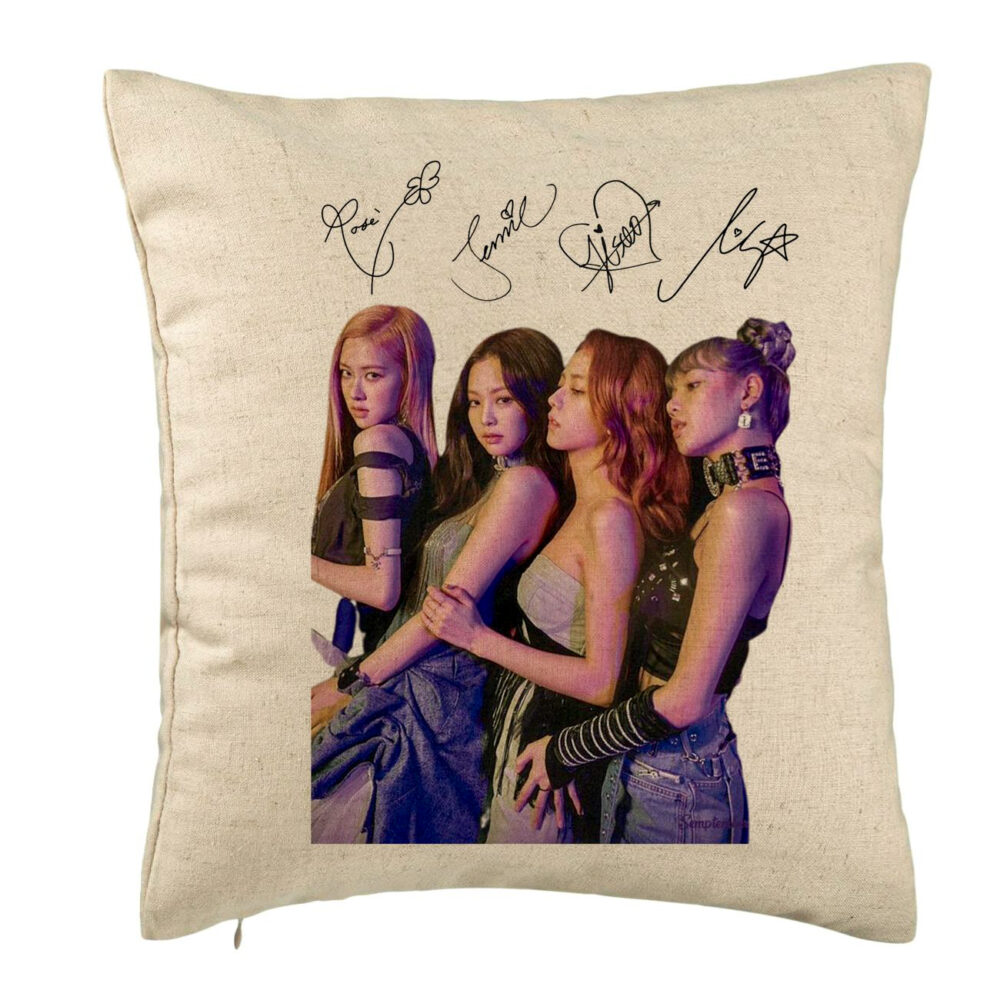 Perna Decorativa BlackPink cu Semnaturi, Model 3, 40x40 cm, Bej, Husa Detasabila, Burduf 5 Perna Decorativa BlackPink cu Semnaturi