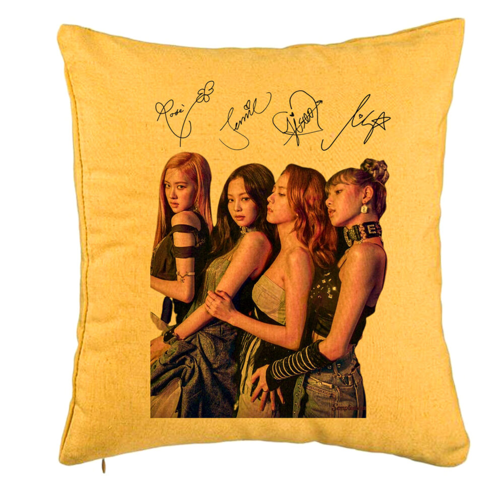 Perna Decorativa BlackPink cu Semnaturi, Model 3, 40x40 cm, Galben, Husa Detasabila, Burduf 5 Perna Decorativa BlackPink cu Semnaturi