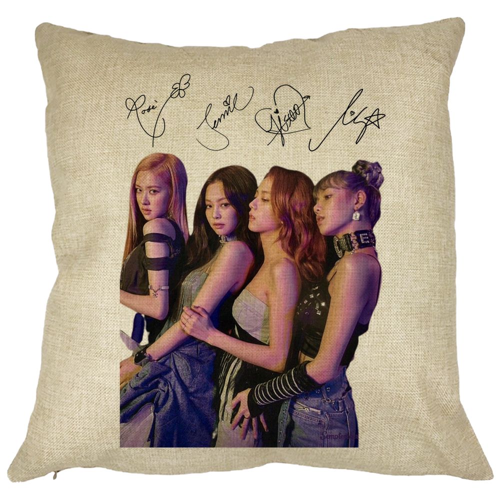 Perna Decorativa BlackPink cu Semnaturi, Model 3, 40x40 cm, Husa Detasabila, Burduf 11 Perna Decorativa BlackPink cu Semnaturi
