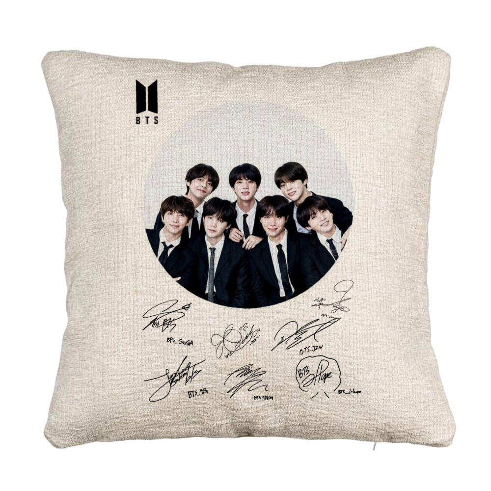 Perna Decorativa Canapea BTS Army in Costum cu Semnaturi, 40x40 cm, Cu fermoar 5 Perna Decorativa Canapea BTS Army in Costum cu Semnaturi