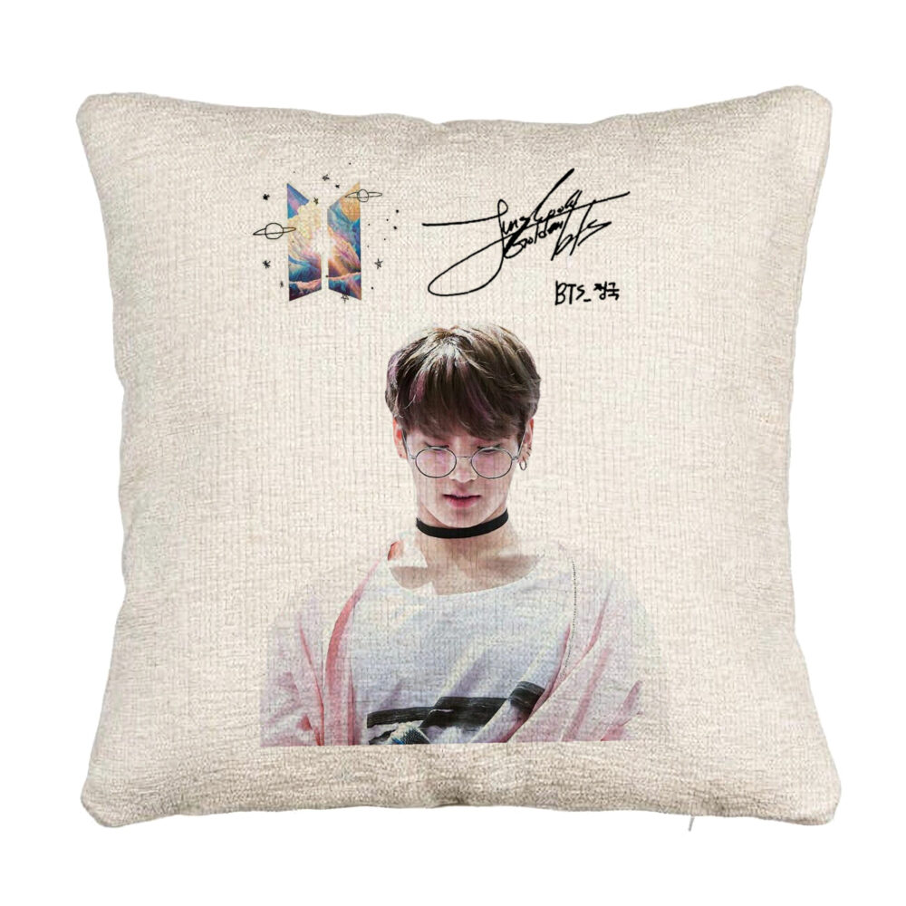 Perna Decorativa Canapea BTS Jungkook 2, 40x40 cm, Cu fermoar 5 Perna Decorativa Canapea BTS Jungkook 2