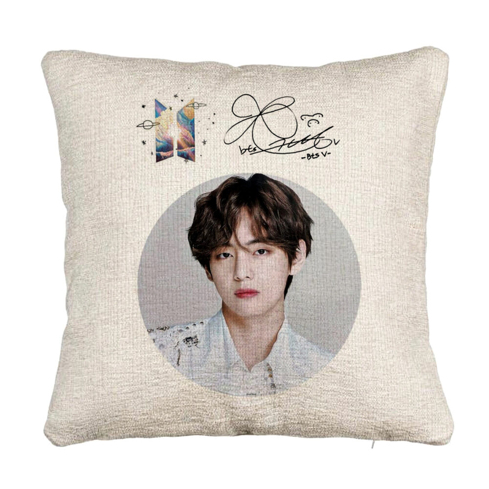 Perna Decorativa Canapea BTS V cu semnatura, 40x40 cm, Cu fermoar 5 Perna Decorativa Canapea BTS V cu semnatura