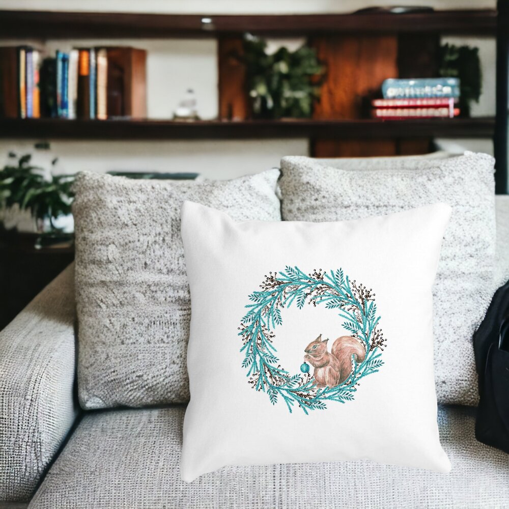 Perna Decorativa Coronita de Craciun si Veverita, 40x40 cm, Alba, Mata, Husa Detasabila, Burduf 12 40x40 cm