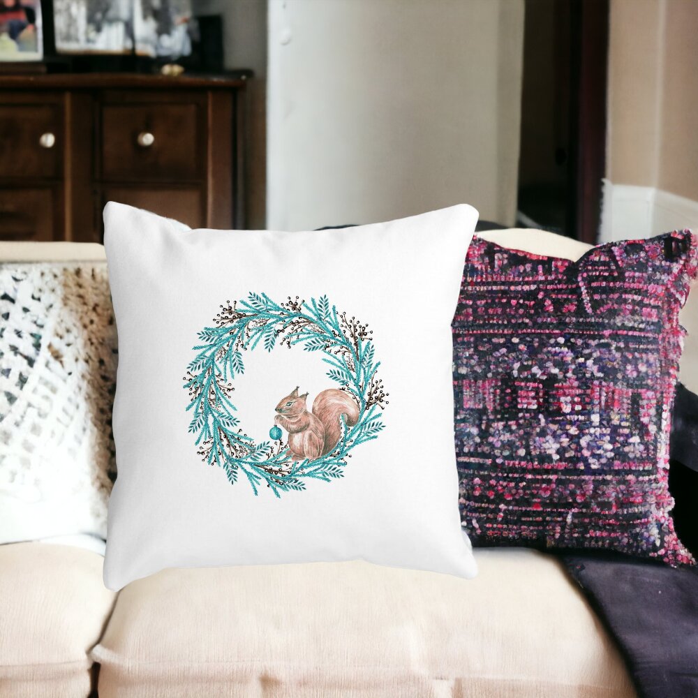 Perna Decorativa Coronita de Craciun si Veverita, 40x40 cm, Alba, Mata, Husa Detasabila, Burduf 14 Mata