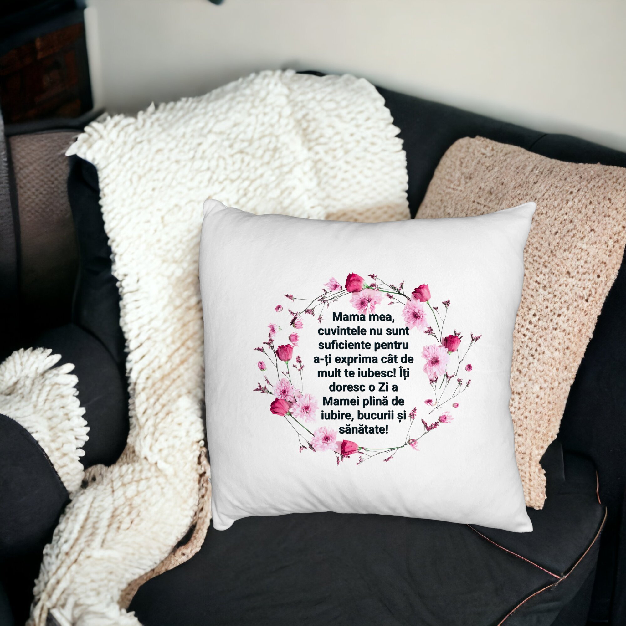 Perna Decorativa Fluffy, Model cu Model pentru Mama cu text 40x40 cm, Alba, Husa Detasabila, Burduf 14 Husa Detasabila