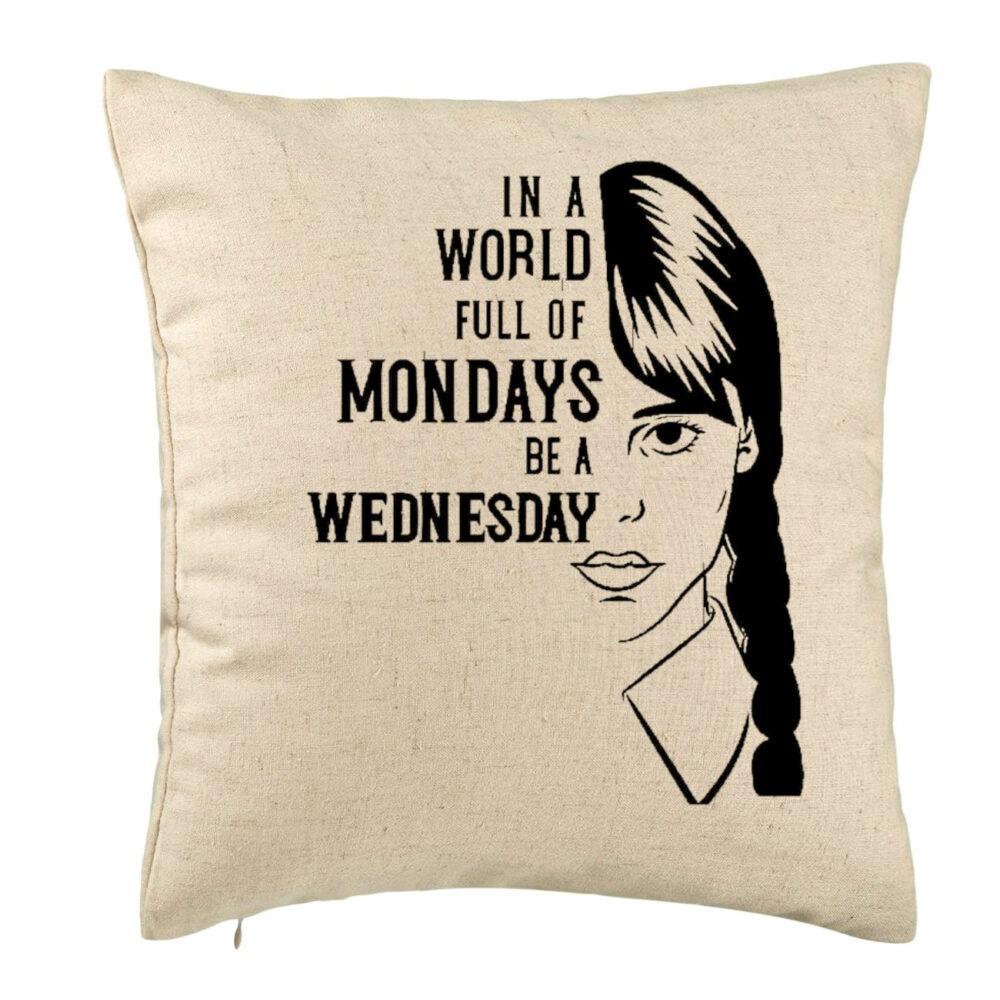 Perna Decorativa, Model Wednesday Addams si Text, 40x40 cm, Bej, Husa Detasabila, Burduf 5 Perna Decorativa
