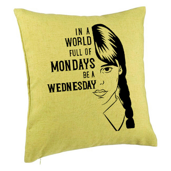Perna Decorativa, Model Wednesday Addams si Text, 40x40 cm, Verde, Husa Detasabila, Burduf 5 Perna Decorativa