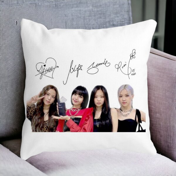Perna Decorativa Patrata Blackpink K-POP semnaturi, 40x40 cm, Alba, Mata, Husa Detasabila, Burduf 13 Alba