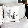 Perna Decorativa Patrata Fluture si Flori, 40x40 cm, Alba, Mata, Husa Detasabila, Burduf 24 Burduf