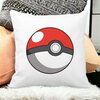 Perna Decorativa Patrata copii Pokeball, 40x40 cm, Alba, Mata, Husa Detasabila, Burduf 20 Husa Detasabila