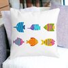 Perna Decorativa Patrata cu Pesti Multicolor, 40x40 cm, Alba, Mata, Husa Detasabila, Burduf 20 Husa Detasabila
