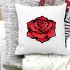 Perna Decorativa Patrata cu Trandafir Rosu, 40x40 cm, Alba, Mata, Husa Detasabila, Burduf 20 Husa Detasabila