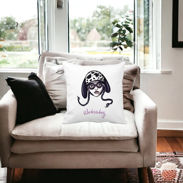 Perna Decorativa Wednesday Addams 1,40x40 cm, Alba, Mata, Husa Detasabila, Burduf 18 Burduf