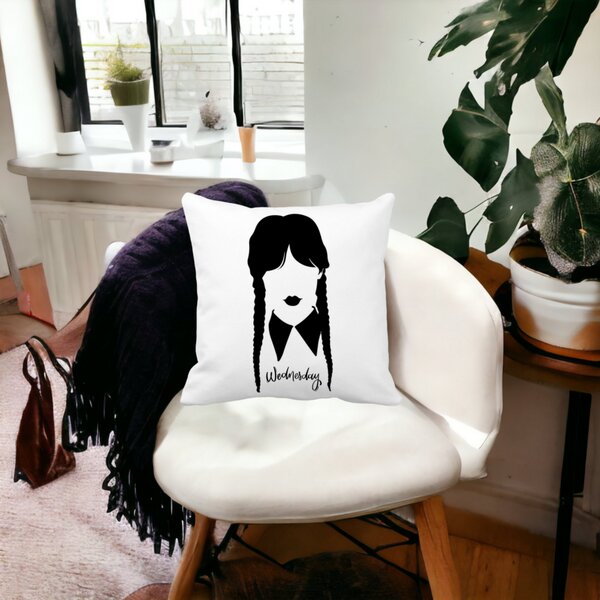 Perna Decorativa Wednesday Addams 2,40x40 cm, Alba, Mata, Husa Detasabila, Burduf 16 Mata