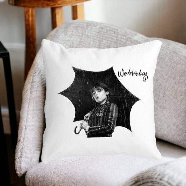 Perna Decorativa Wednesday Addams 3,40x40 cm, Alba, Mata, Husa Detasabila, Burduf 14 Mata