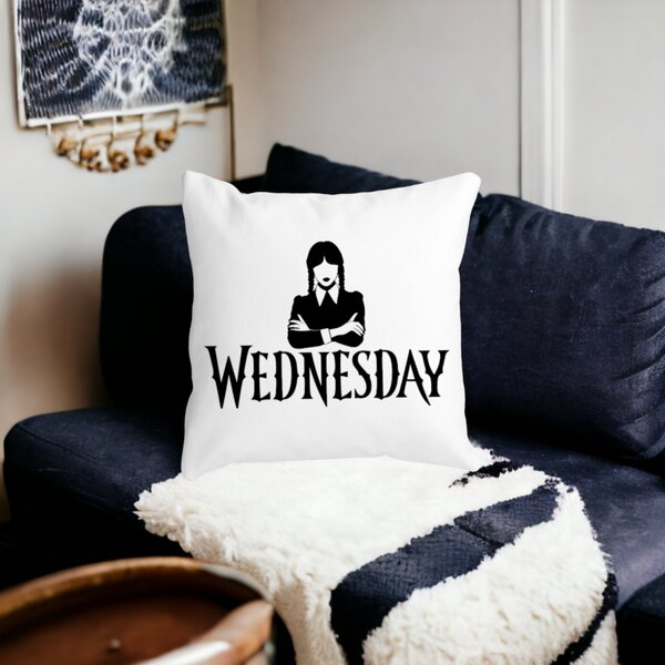 Perna Decorativa Wednesday Addams 4,40x40 cm, Alba, Mata, Husa Detasabila, Burduf 15 Alba
