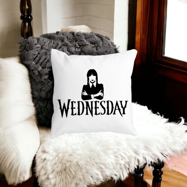 Perna Decorativa Wednesday Addams 4,40x40 cm, Alba, Mata, Husa Detasabila, Burduf 18 Burduf