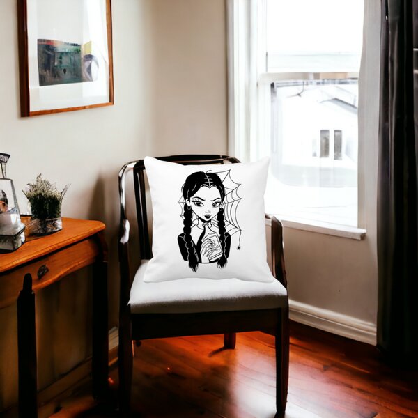 Perna Decorativa Wednesday Addams 7,40x40 cm, Alba, Mata, Husa Detasabila, Burduf 16 Mata