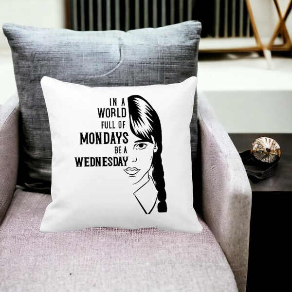 Perna Decorativa Wednesday Addams si Text, 40x40 cm, Alba, Mata, Husa Detasabila, Burduf 18 Burduf