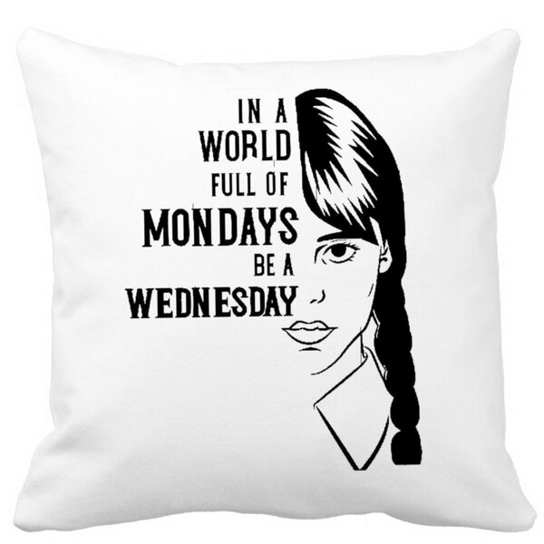 Perna Decorativa Wednesday Addams si Text, 40x40 cm, Alba, Mata, Husa Detasabila, Burduf 13 Perna Decorativa Wednesday Addams si Text