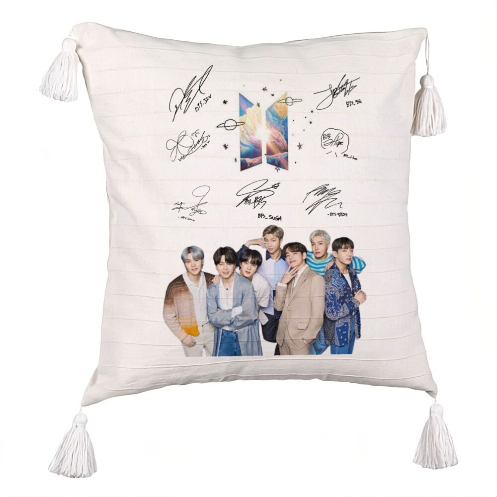 Perna Decorativa cu Franjuri BTS Army cu Geci cu Semnaturi, 45x45 cm, Ecru, Cu fermoar 5 Perna Decorativa cu Franjuri BTS Army cu Geci cu Semnaturi