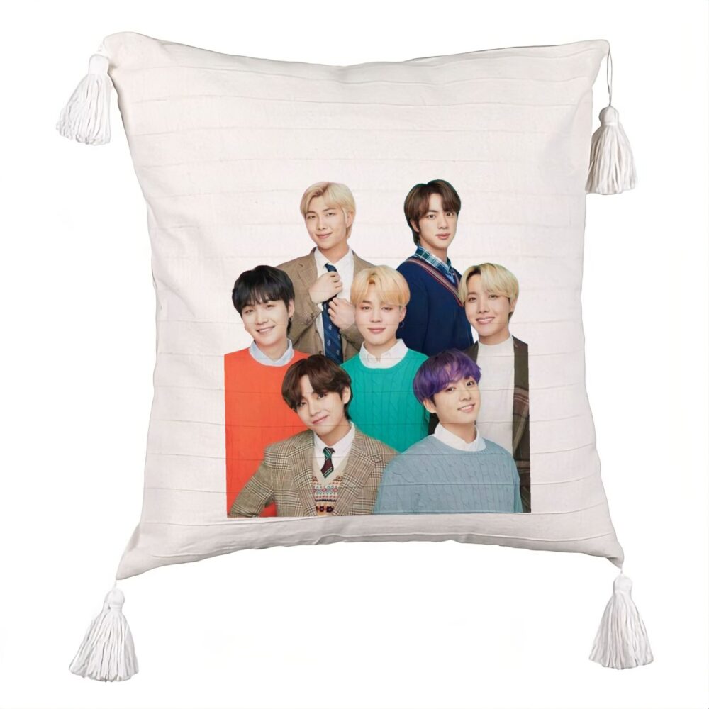 Perna Decorativa cu Franjuri BTS Army cu Semnaturi, 45x45 cm, Ecru, Cu fermoar 5 Perna Decorativa cu Franjuri BTS Army cu Semnaturi