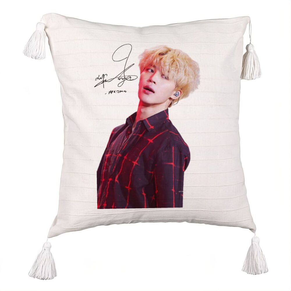 Perna Decorativa cu Franjuri BTS Jimin 2, 45x45 cm, Ecru, Cu fermoar 5 Perna Decorativa cu Franjuri BTS Jimin 2
