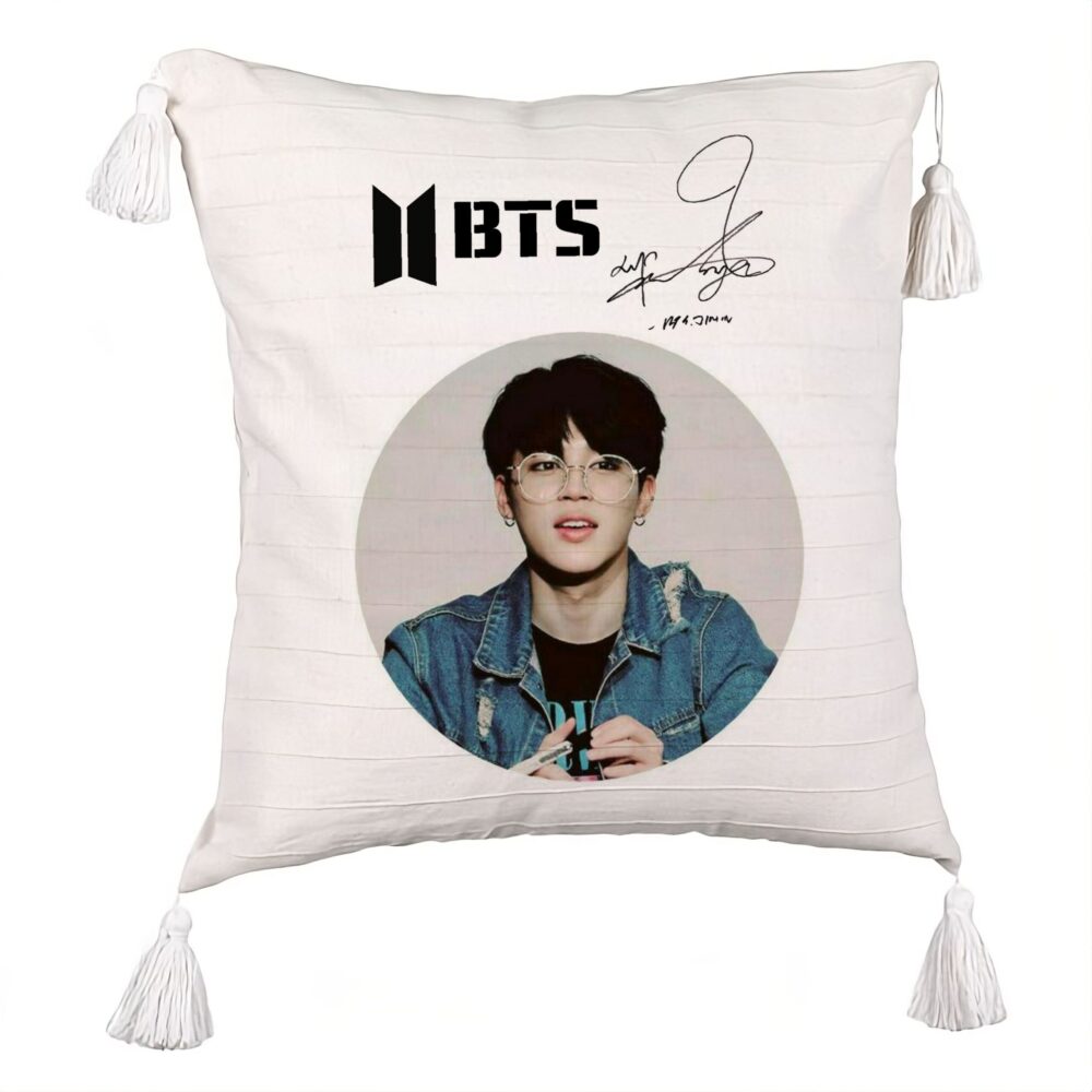 Perna Decorativa cu Franjuri BTS Jimin, 45x45 cm, Ecru, Cu fermoar 5 Perna Decorativa cu Franjuri BTS Jimin