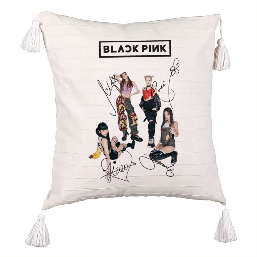 Perna Decorativa cu Franjuri BlackPink cu Semnaturi, Model 1, 45x45 cm, Ecru, Cu fermoar 5 Perna Decorativa cu Franjuri BlackPink cu Semnaturi
