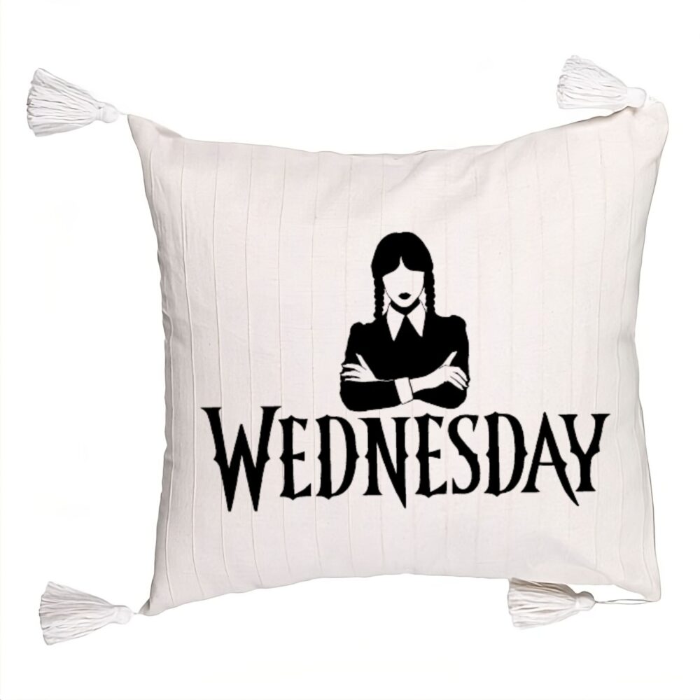 Perna Decorativa cu Franjuri, Model Wednesday Addams 4, 45x45 cm, Ecru, Cu fermoar 5 Perna Decorativa cu Franjuri