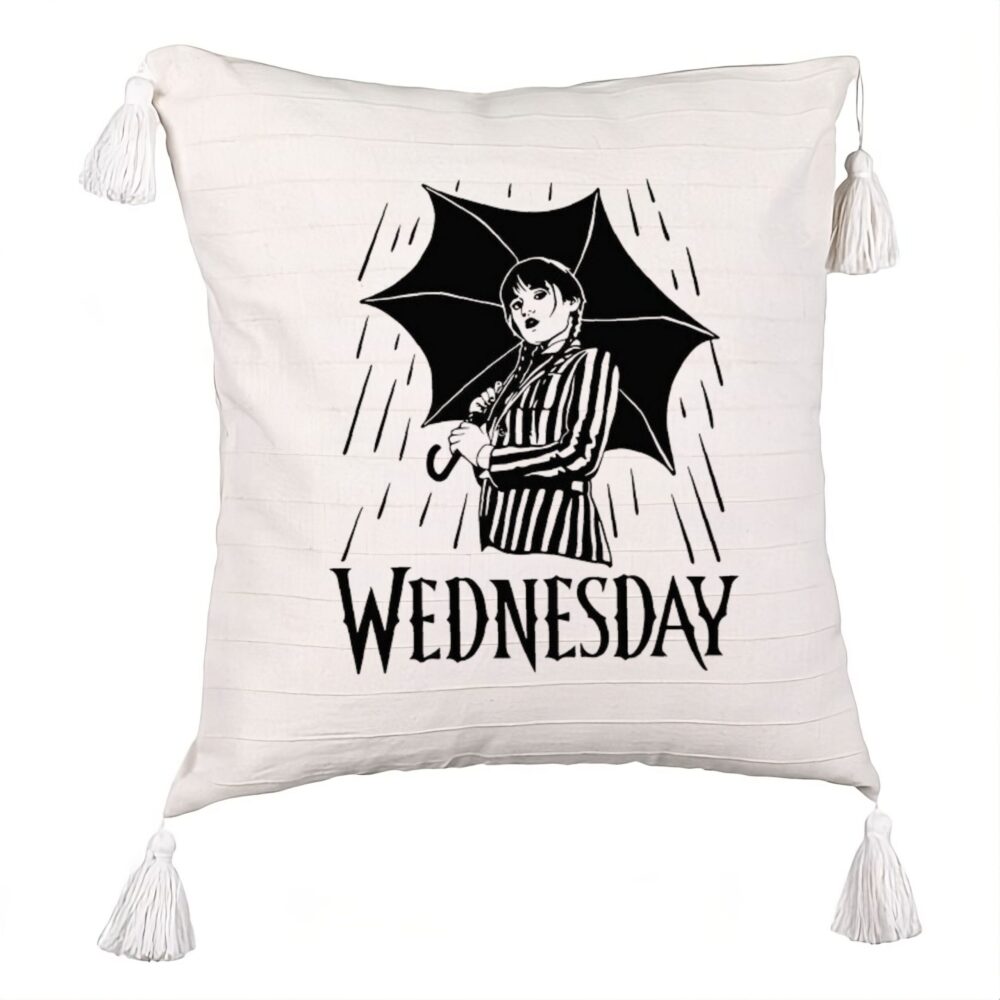 Perna Decorativa cu Franjuri, Model Wednesday Addams 5, 45x45 cm, Ecru, Cu fermoar 5 Perna Decorativa cu Franjuri