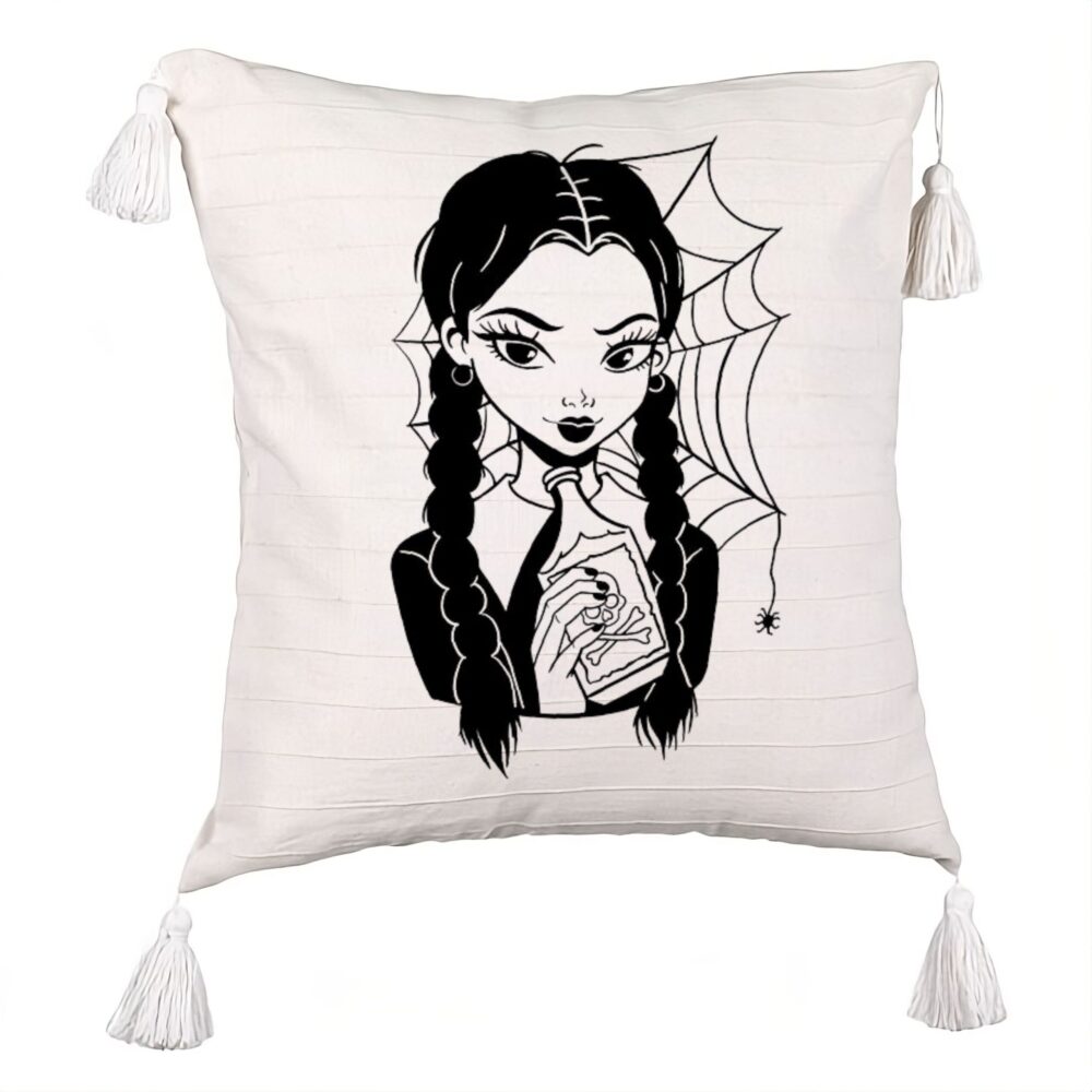 Perna Decorativa cu Franjuri, Model Wednesday Addams 7, 45x45 cm, Ecru, Cu fermoar 5 Perna Decorativa cu Franjuri