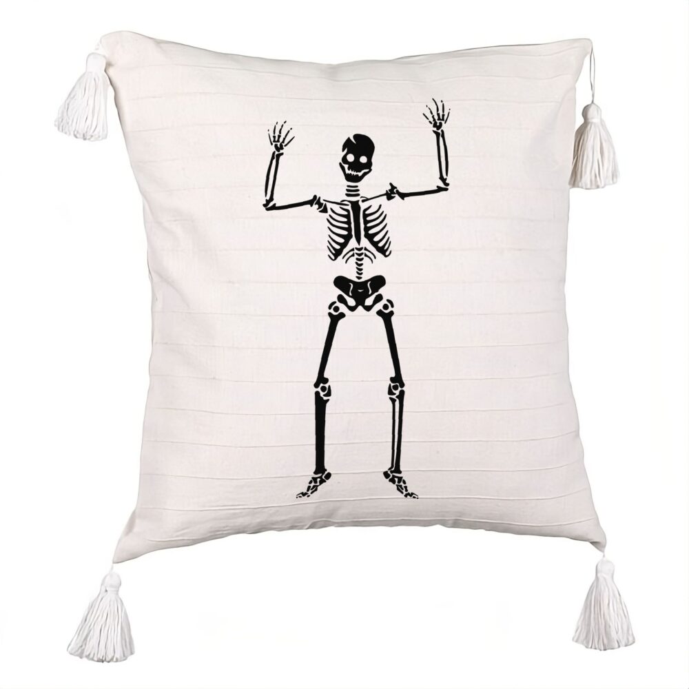 Perna Decorativa cu Franjuri cu motiv Sechelet de Halloween 1, 45x45 cm, Ecru, Cu fermoar 5 Perna Decorativa cu Franjuri cu motiv Sechelet de Halloween 1