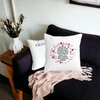 Perna Decorativa cu Model pentru Mama cu text 40x40 cm, Alba, Mata, Husa Detasabila, Burduf 23 Burduf