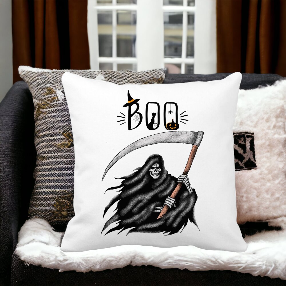 Perna Decorativa cu motiv The Grim Reaper, de Halloween, 40x40 cm, Alba, Mata, Husa Detasabila, Burduf 12 de Halloween