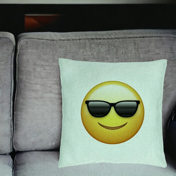 Perna Decorativa, Model Emoji Fata cu Ochelari, 40x40 cm, Verde Menta, Husa Detasabila, Burduf 18 bsC0213 PhotoRoom 2